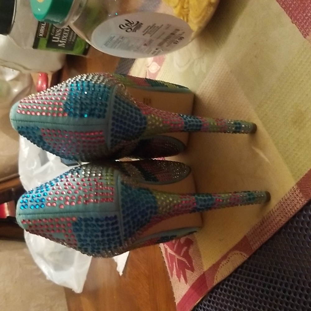 Shoe - Picture 4 of 8